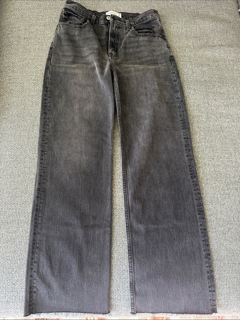 Abercrombie & Fitch The 90's Relaxed Jeans | High Rise | Size 28/6R
